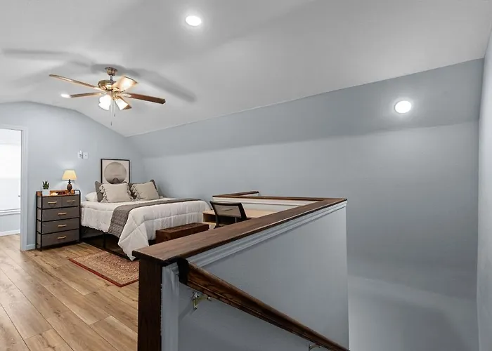 Tiny House Retreat Hot Tub Cozy *