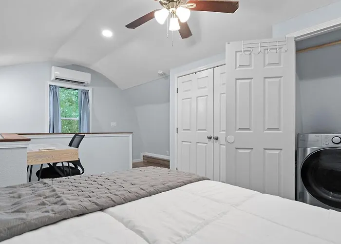 Tiny House Retreat Hot Tub Cozy * Pensacola