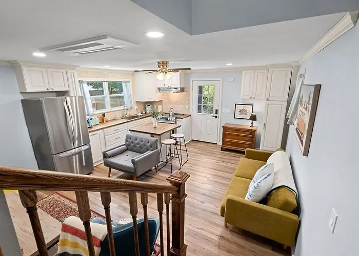 Tiny House Retreat Hot Tub Cozy Holiday home