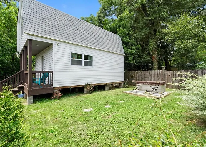 Tiny House Retreat Hot Tub Cozy * Pensacola