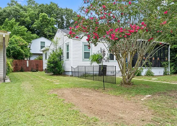 Tiny House Retreat Hot Tub Cozy * Pensacola
